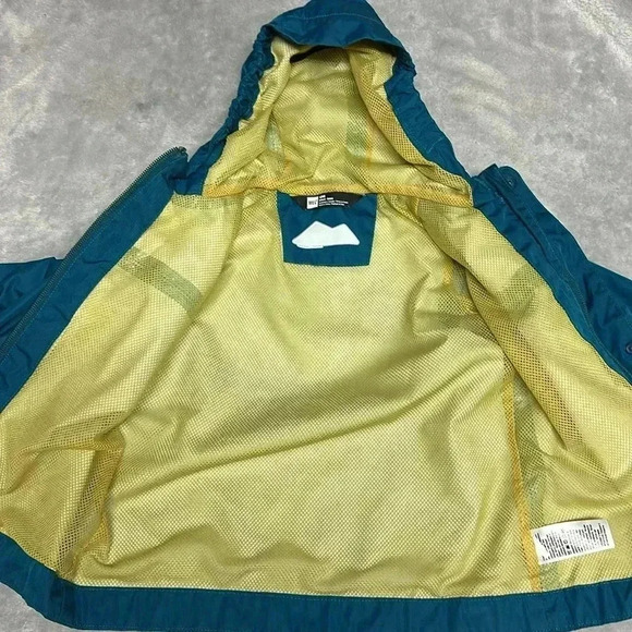 MEC - Infant/Toddler hooded windbreaker/rain jacket. - Picture 6 of 7